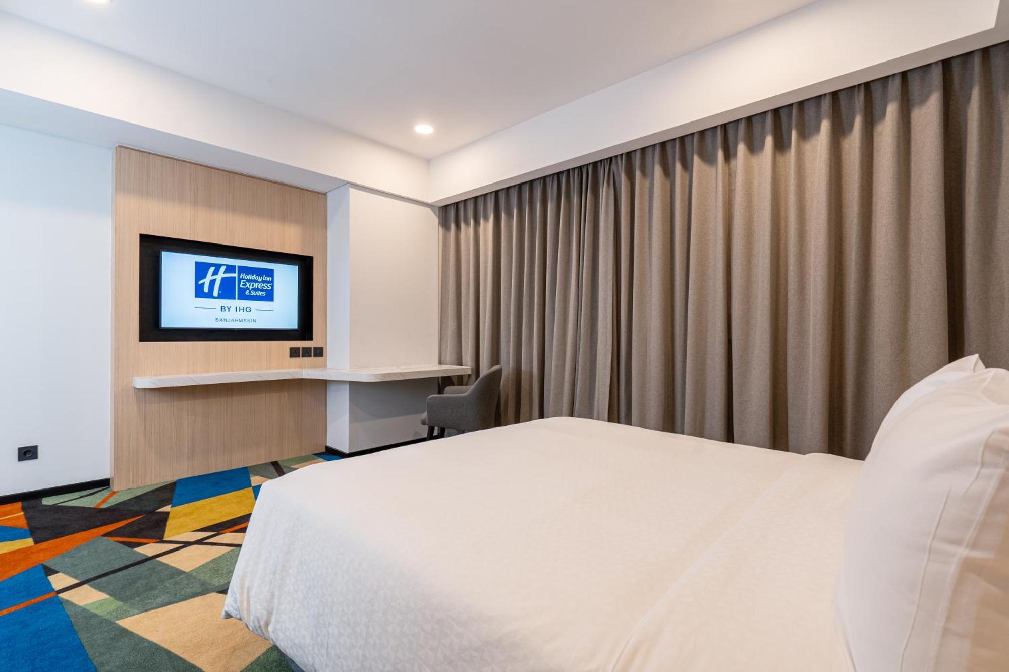 Hotel Express & By Ihg