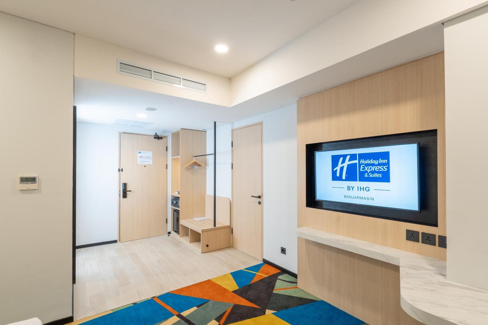 Express & By Ihg Hotel *
