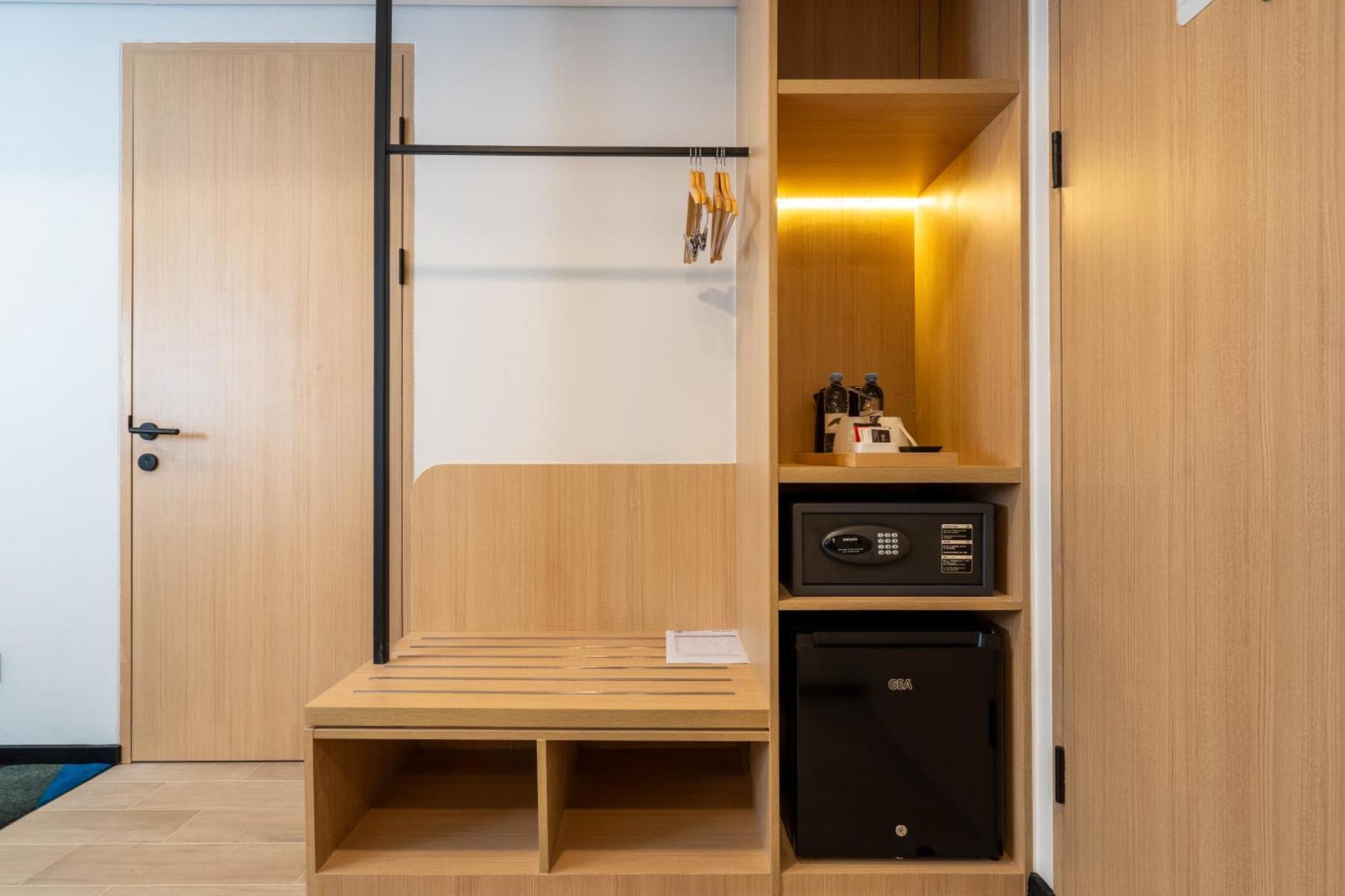 Express & By Ihg Hotel