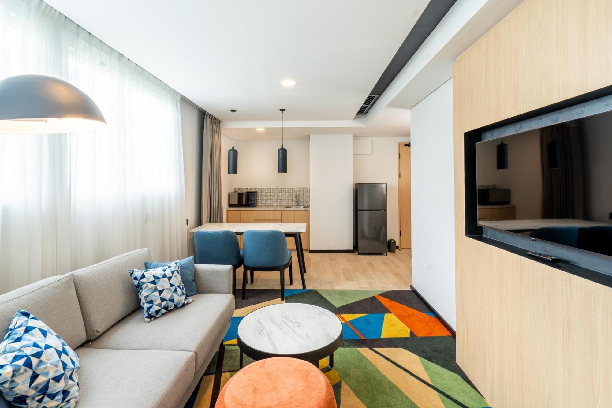 Express & By Ihg *
