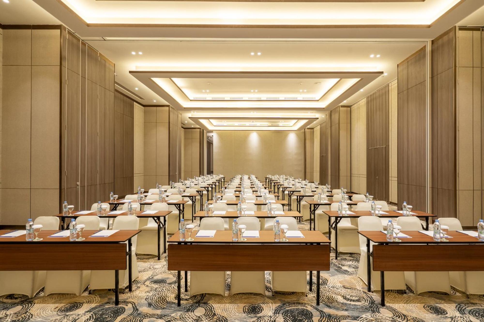 Express & By Ihg Hotel *
