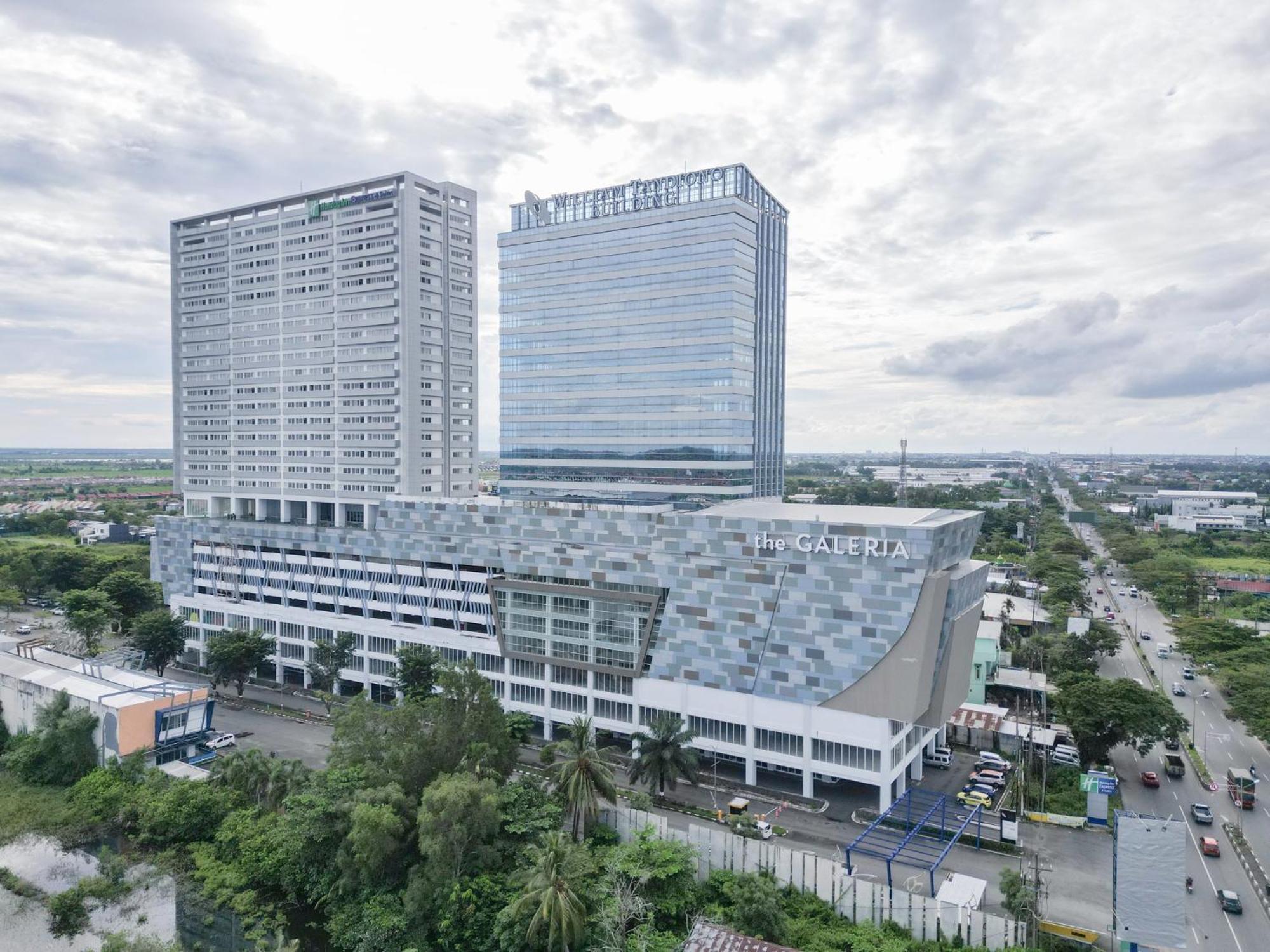 Express & By Ihg